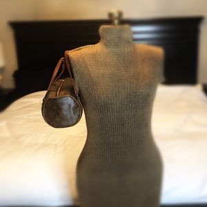 Authentic Vintage Louis Buitton Papillon 26